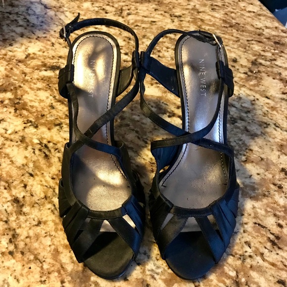 Nine West satin strappy sandal 9 - Picture 1 of 6